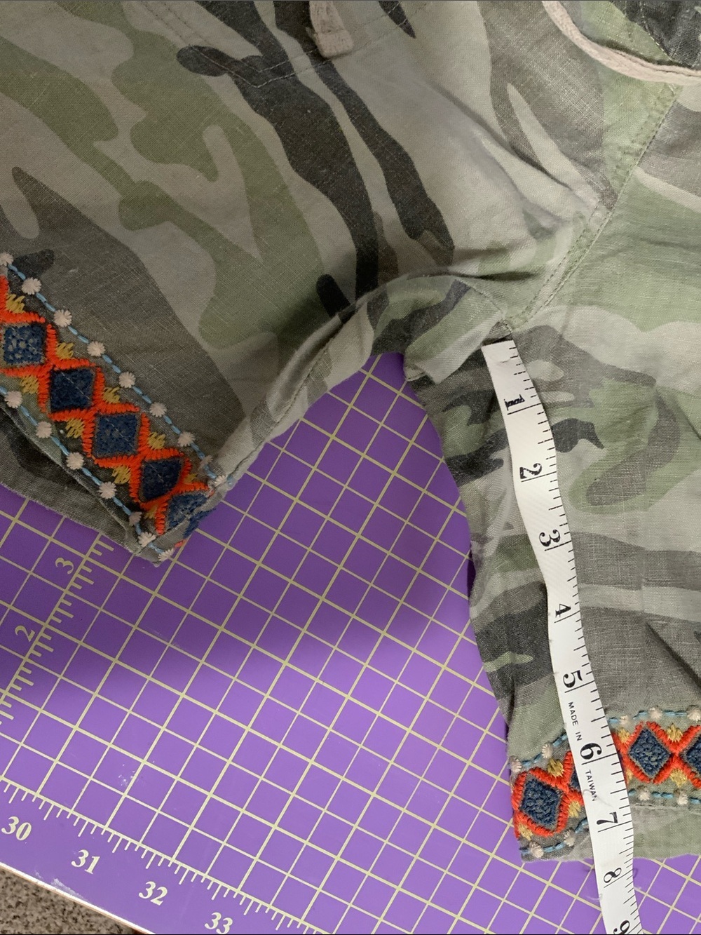 Medium Johnny Was Los Angeles Embroidered Camo Drawstring Shorts - Picture 7 of 8